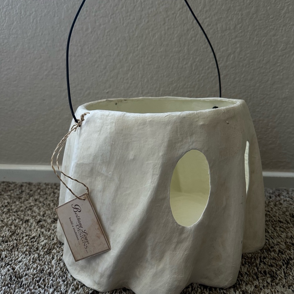 Large Ghost Bucket - Picture 2 of 5